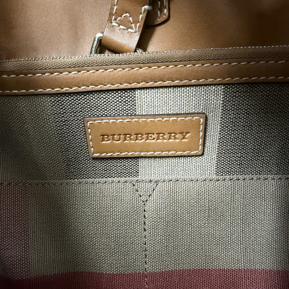 Burberry Medium Bucket Susanna Bag Purse Inner Pouch $695.00 Receipt Sleeper Bag - Picture 13 of 16
